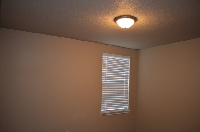 Building Photo - 1609 Pontotoc Ter