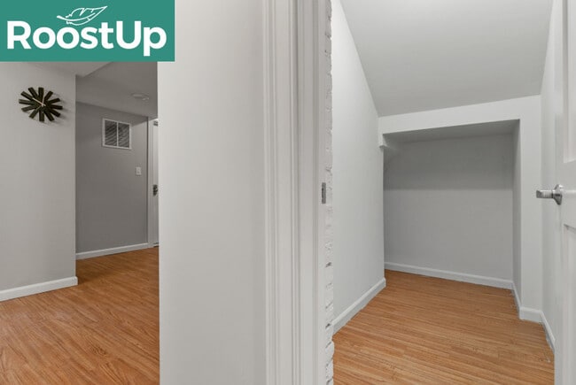 Building Photo - Furnished Bedroom with Private Bath in South Boston