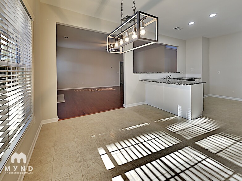 Building Photo - 525 Vickers Ln