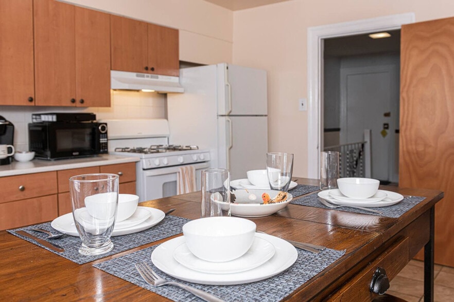 Building Photo - 658 Lancaster Ave