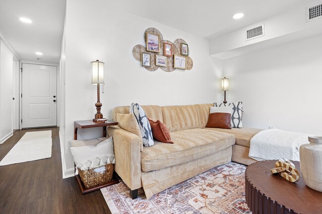 Building Photo - 1803 Neal Terrace