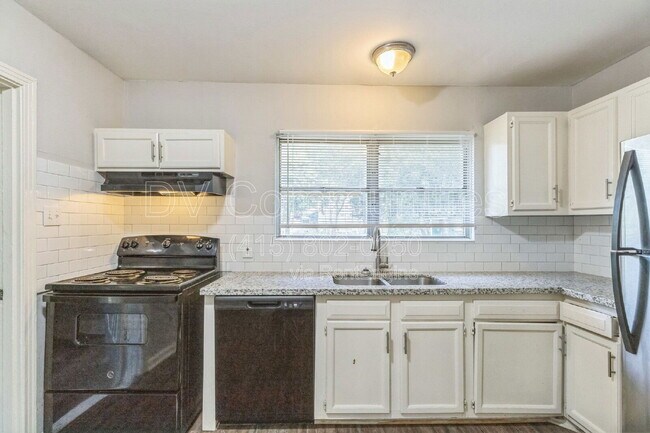 Building Photo - 6419 Belarbor St