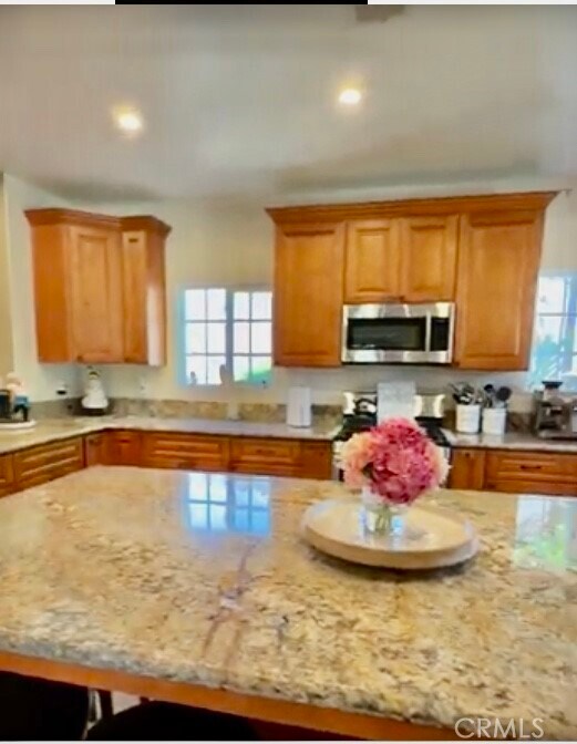 Building Photo - 104 Avenida Caballeros