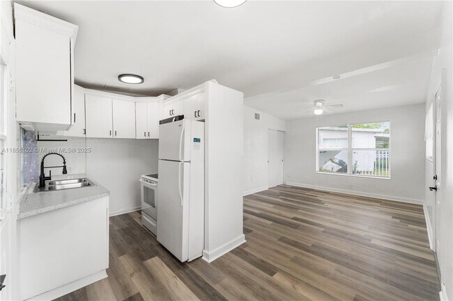 Building Photo - 290 NW 29th Ave