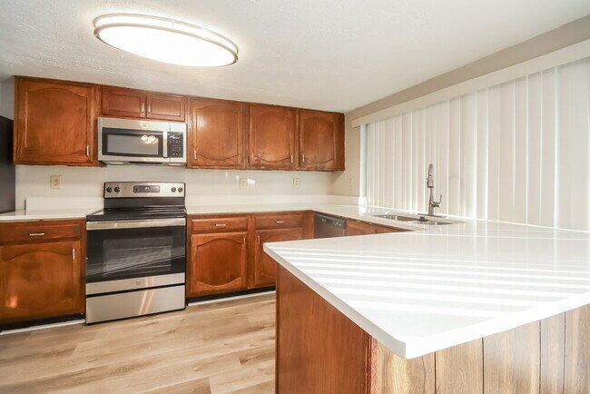Building Photo - 6310 W Ridgecreek Dr