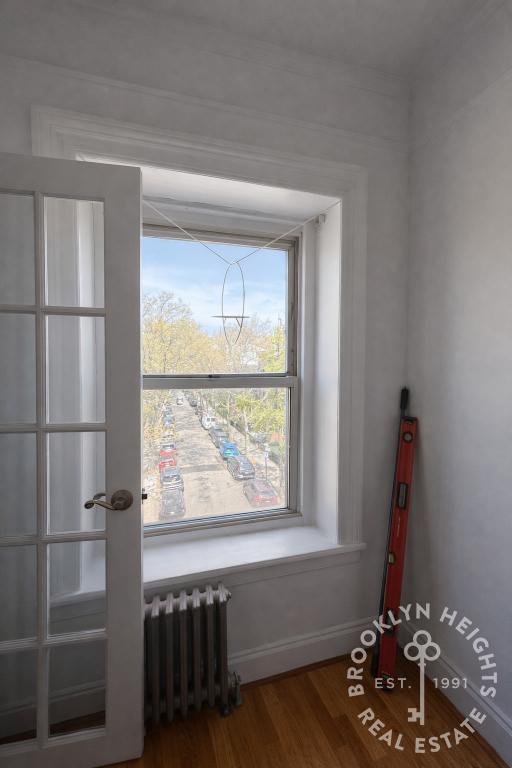 Building Photo - Floor-Through 1BR + Den – Top Floor Brownstone – Sun-Filled – Prime Location