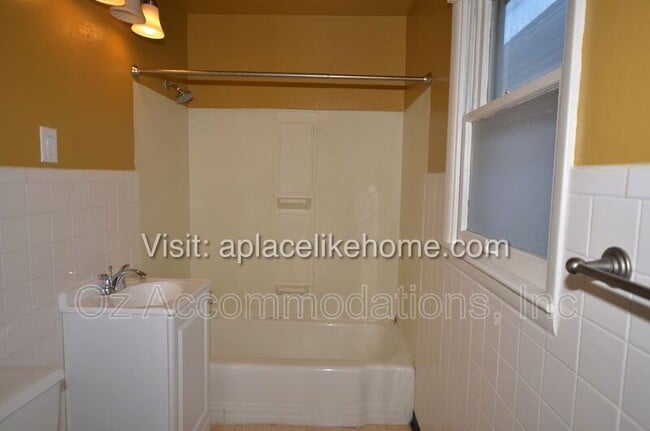 Building Photo - 209 Orchard St