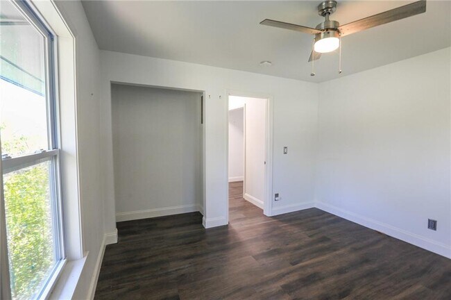 Building Photo - 42 Hope Dr