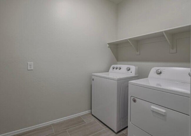 Building Photo - 30861 W Columbus Ave