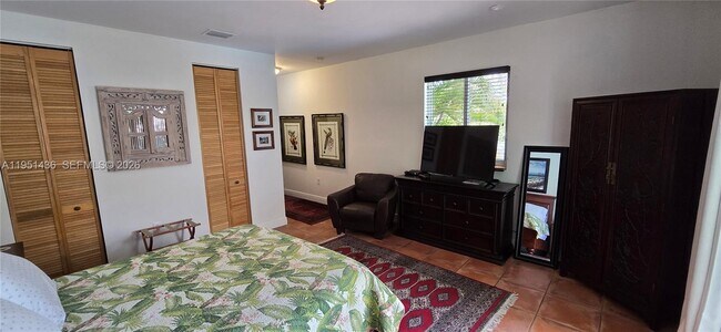 Building Photo - 4317 SW 62nd Ave