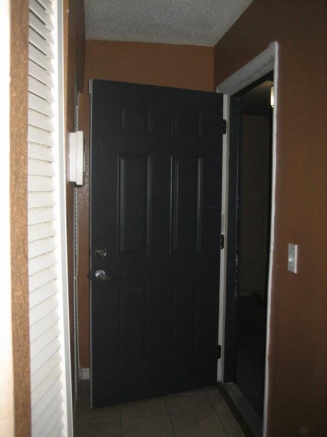 Building Photo - 1 bedroom in Jacksonville FL 32257