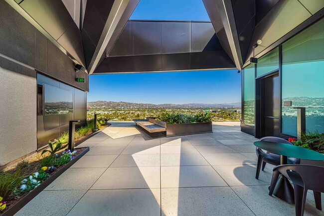 Building Photo - 6401 Wilshire Blvd