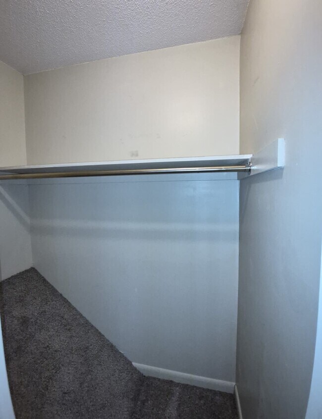 Building Photo - 727 S Main St Ext