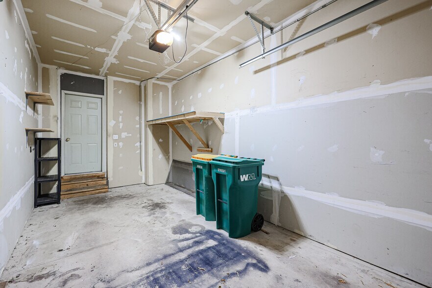 Building Photo - 607 Fox Ridge Dr