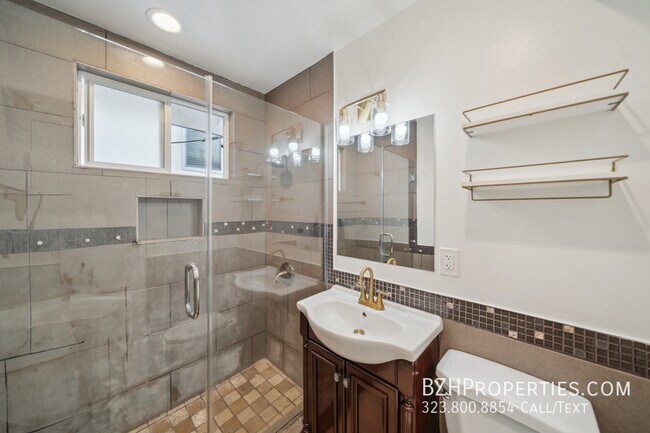 Building Photo - 710 Westmount Dr