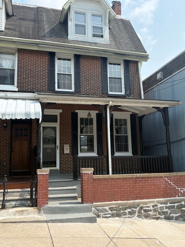 Building Photo - 75 Harry St