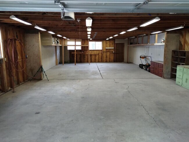 Building Photo - Spacious and Updated 3bd/2ba Ogden Home!