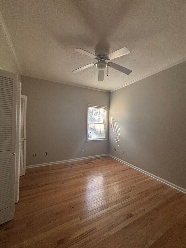 Building Photo - Stunning 4-Bedroom Condo in Johnson City