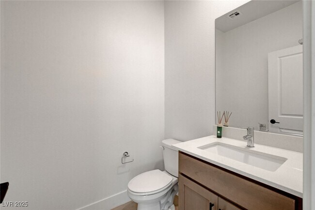 Building Photo - 1305 Azure Jay Ave