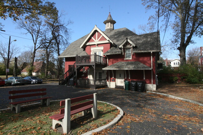 Primary Photo - 824 Lincoln Ave