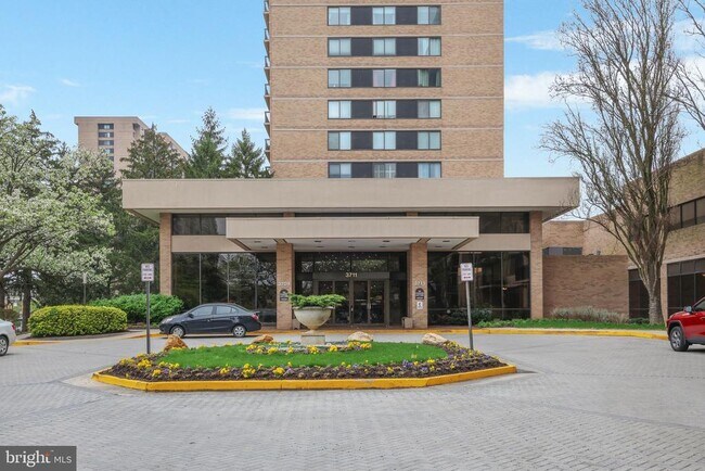 Building Photo - 3713 S George Mason Dr