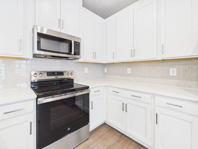 Building Photo - 640 Brookwood Glen Terrace