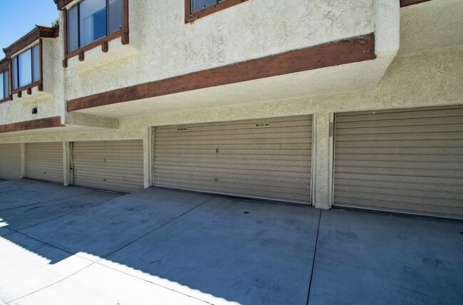 Building Photo - 5321 Colodny Dr