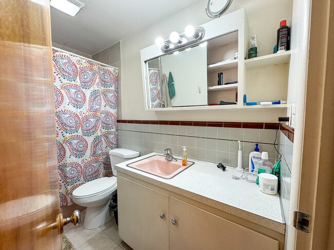 Building Photo - 845 E 820 N