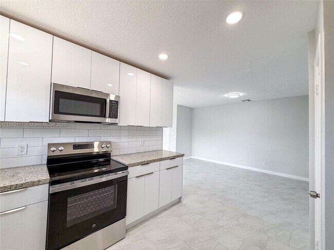 Building Photo - 5621 NE 22nd Ave