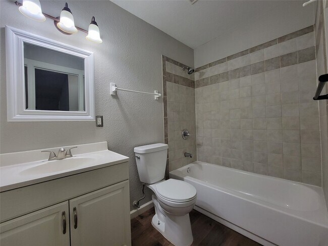 Building Photo - 529 Kedy St