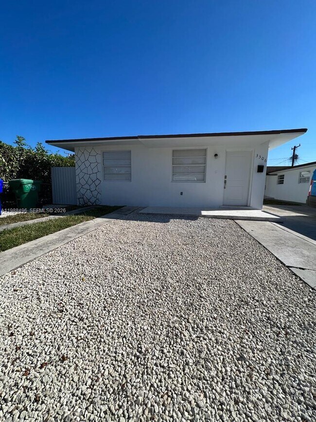 Building Photo - 3306 SW 24th Ter