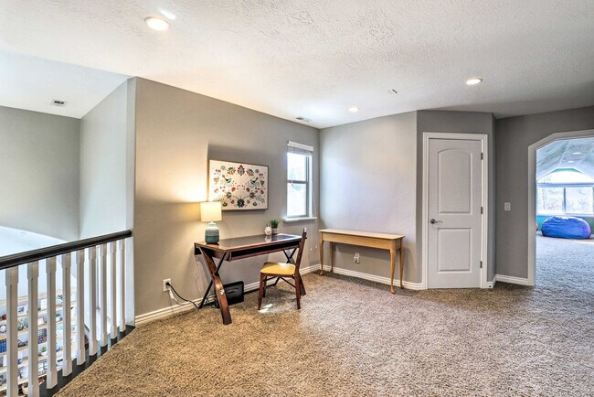Building Photo - 1523 7200 S