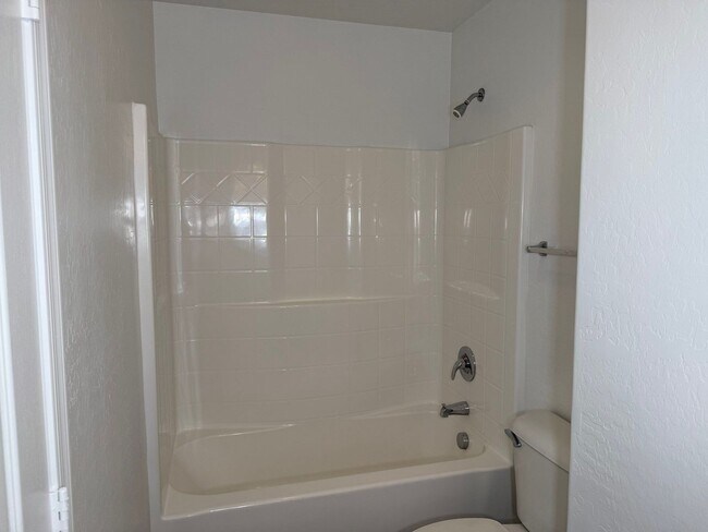 Building Photo - 5992 E Vega Ct