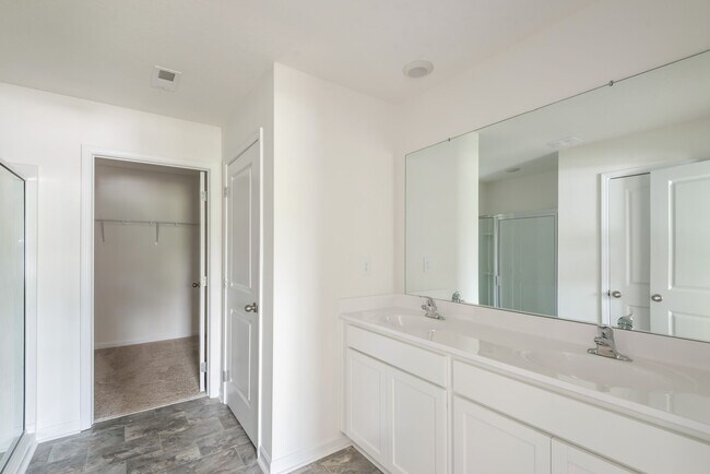 Building Photo - 118 Greystone Way