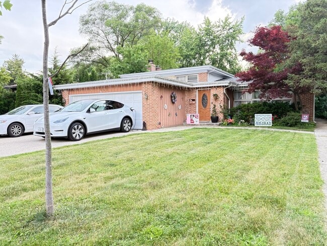 Primary Photo - 245 Sunset Dr