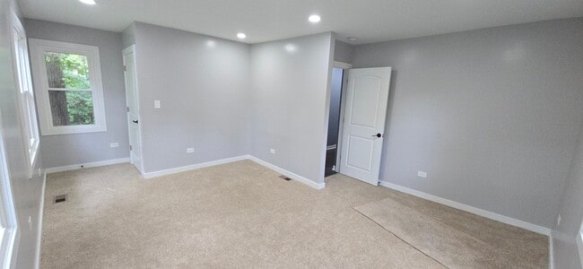 Building Photo - 15407 Kenton Ave