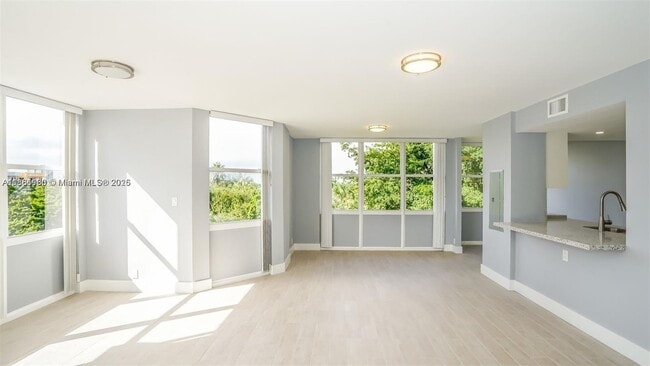 Building Photo - 19505 Biscayne Blvd