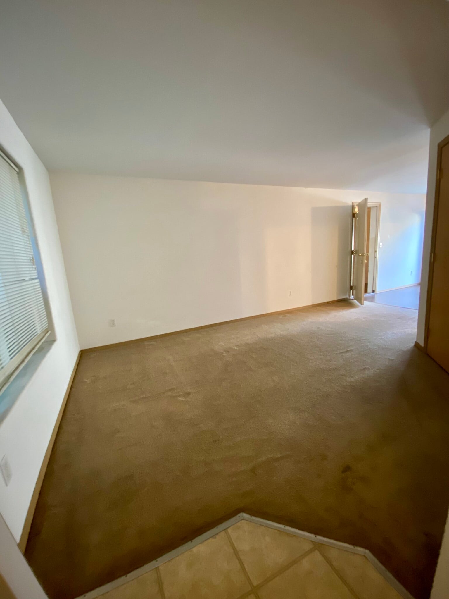Living room - 756 NE 92nd Ave