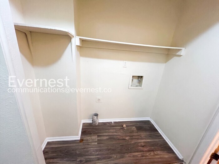 Building Photo - 2702 Dickens Dr