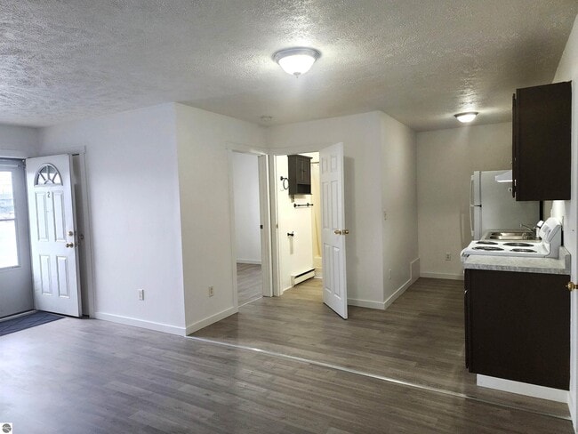 Building Photo - 107 North St