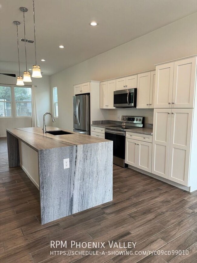 Building Photo - 383 N 157th Ln