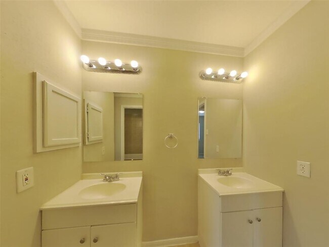 Building Photo - 3551 Windmoor Dr