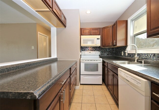 Building Photo - 6611 Wayne Johnson Ave