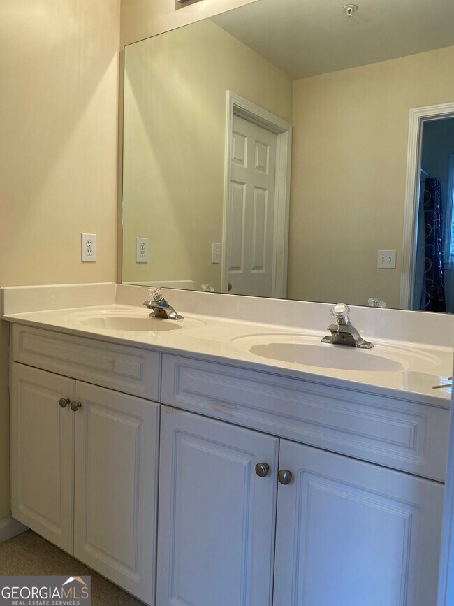 Building Photo - 1313 Bailey's Corner