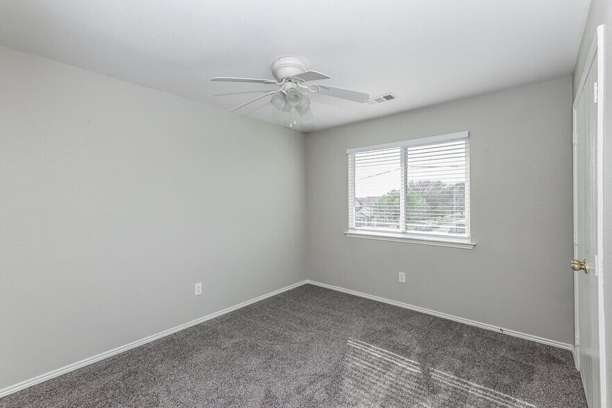 Building Photo - 305 Windy Hill Ln