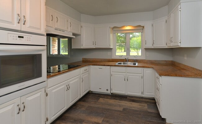 Building Photo - 62 Candlewood Lake Rd