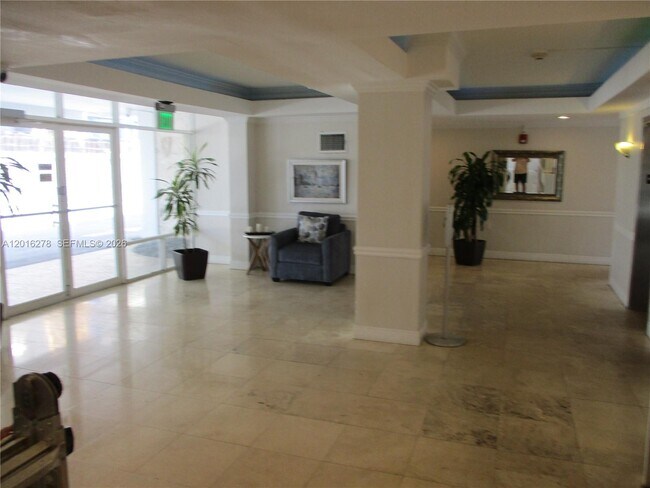 Building Photo - 5313 Collins Ave