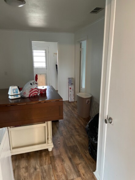 Building Photo - 601 E Kay St