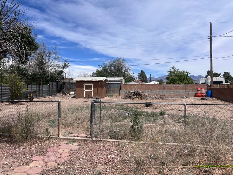 Building Photo - 1312 Douglas Dr