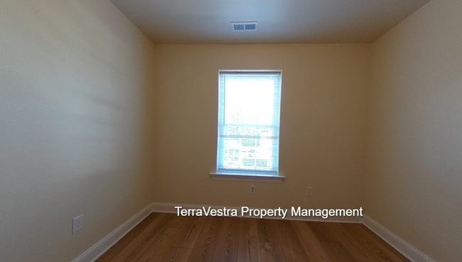Building Photo - 12 Bedrooms!!!!!! Now showing for 2026-202...